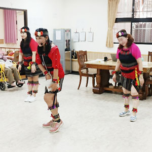 芳之頌飛飛愛心展表演